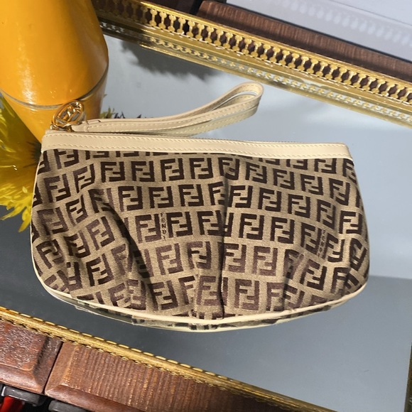 Fendi wristlet - Picture 2 of 11